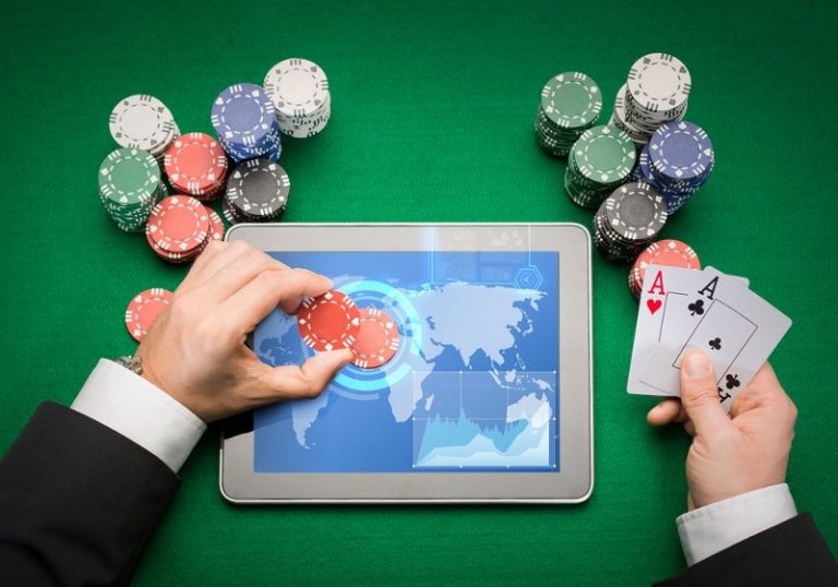 Why Everyone Is Playing Poker Online